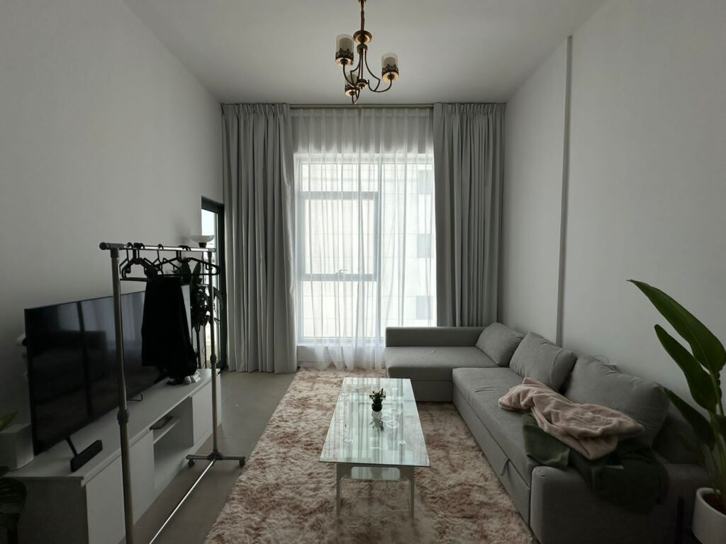 Ready-made vs custom curtains in Dubai