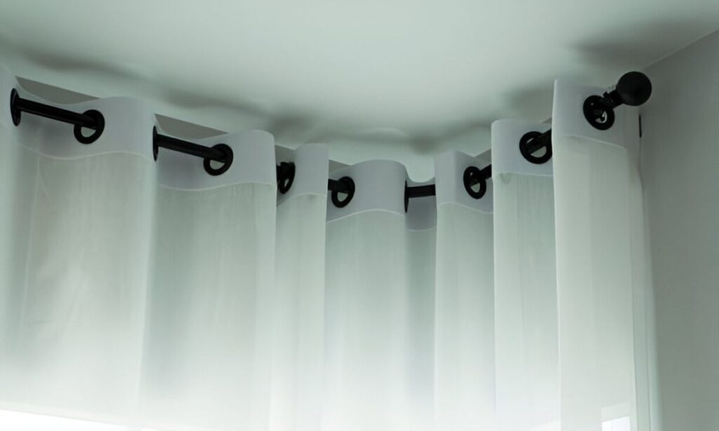 Swinging Rod Curtain Design